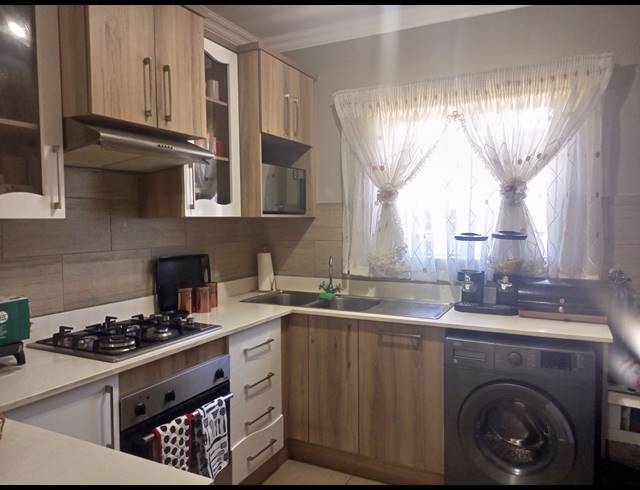 2 BEDROOM TOWNHOUSE FOR SALE IN ANDEON